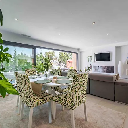 Fabulosa Foresta En Familias Con Piscina Privada Апартаменты