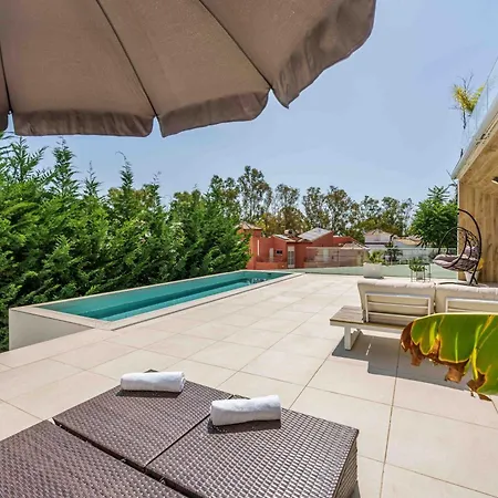 Fabulosa Foresta En Familias Con Piscina Privada Lägenhet